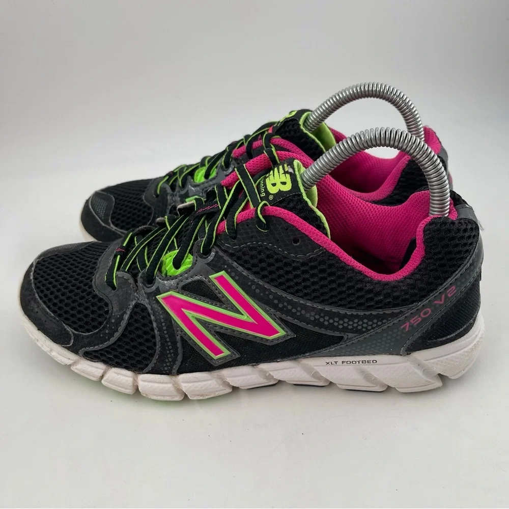 New Balance Women’s 750v2 Black Pink Low Top Lace-Up Running Shoes - Size 8